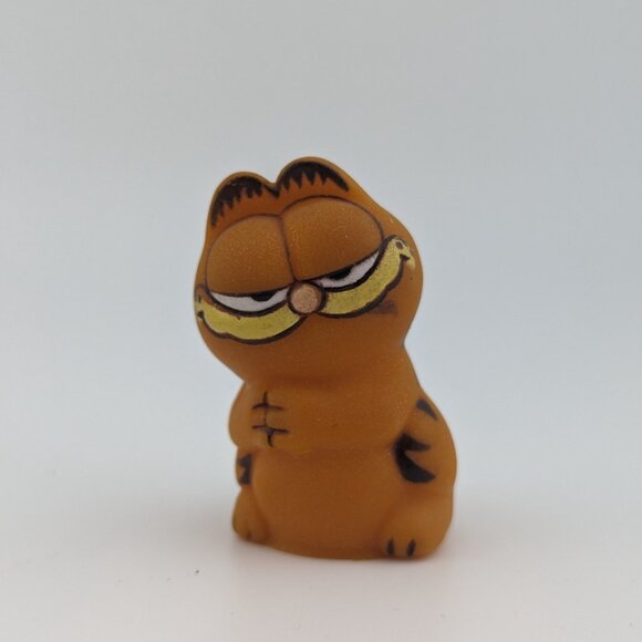 Bundle of 5 Vintage Garfield Collectibles: Toys, Stamps, and Pencil Topper - Picture 9 of 9